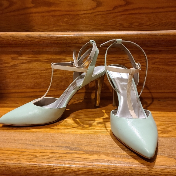 Tahari baby blue gray heels - Picture 1 of 6